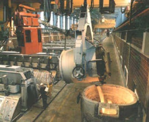 Producătorii de aluminiu îşi reduc producţia din cauza scăderii preţului